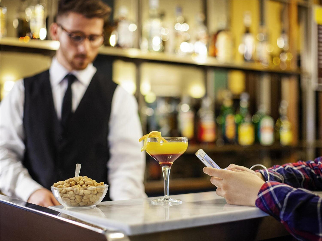 宜必思尚品特拉尼酒店主图