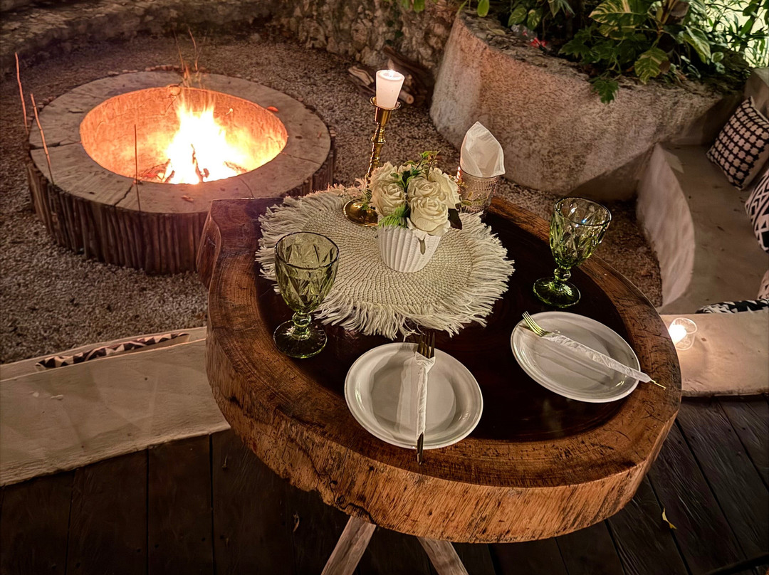 The Yellow Nest主图