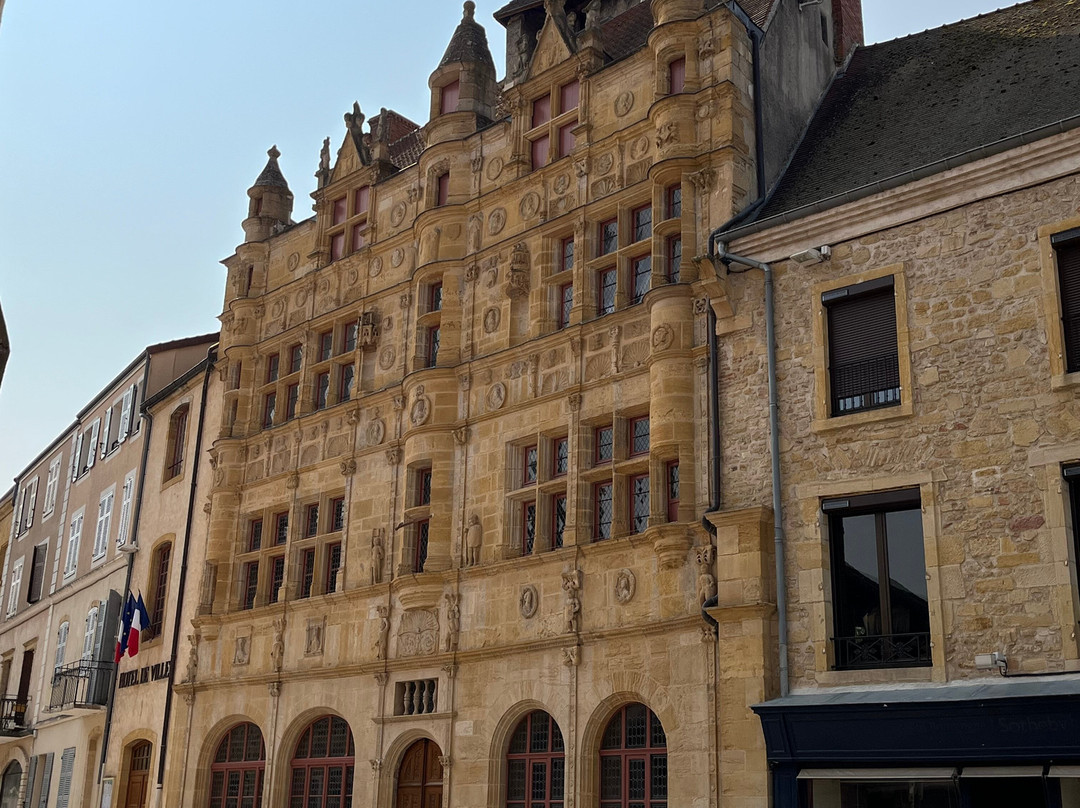 Hôtel de Ville-Paray Le Monial必去景点