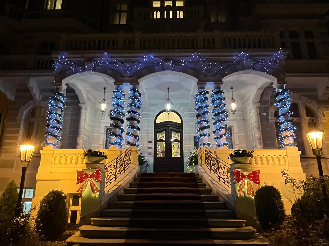 西区萨沃伊酒店主图