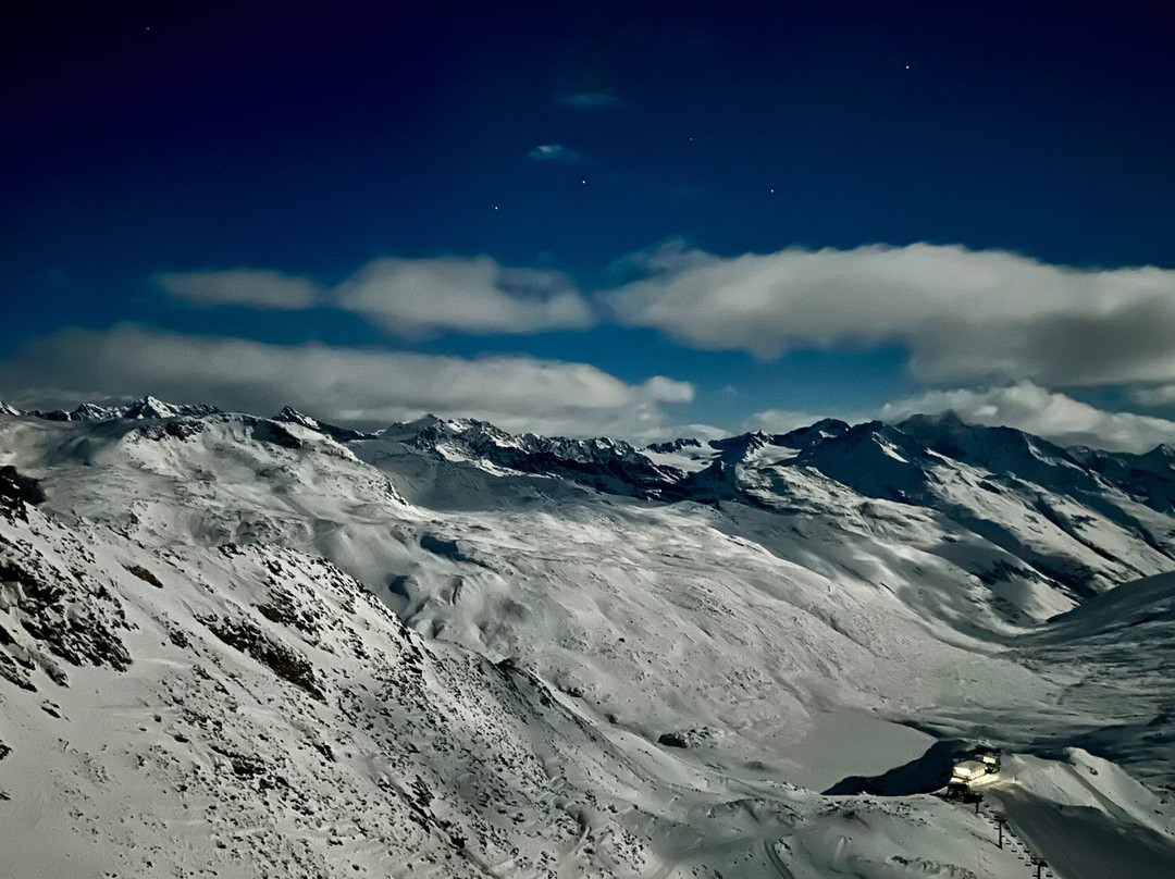 Glacier Hotel Grawand主图