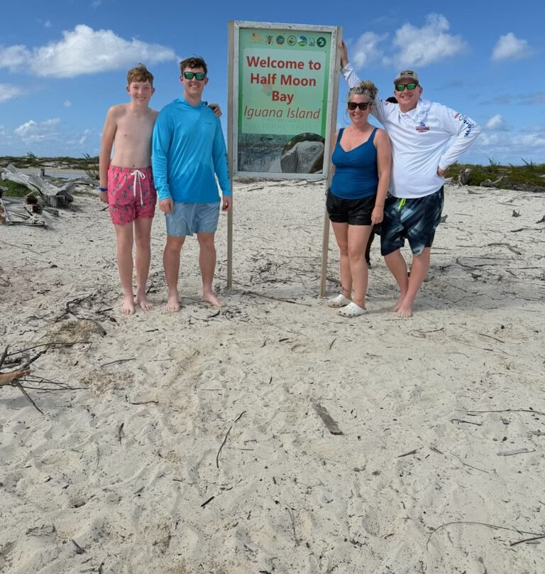 M & J's Charters-格雷斯湾必去景点