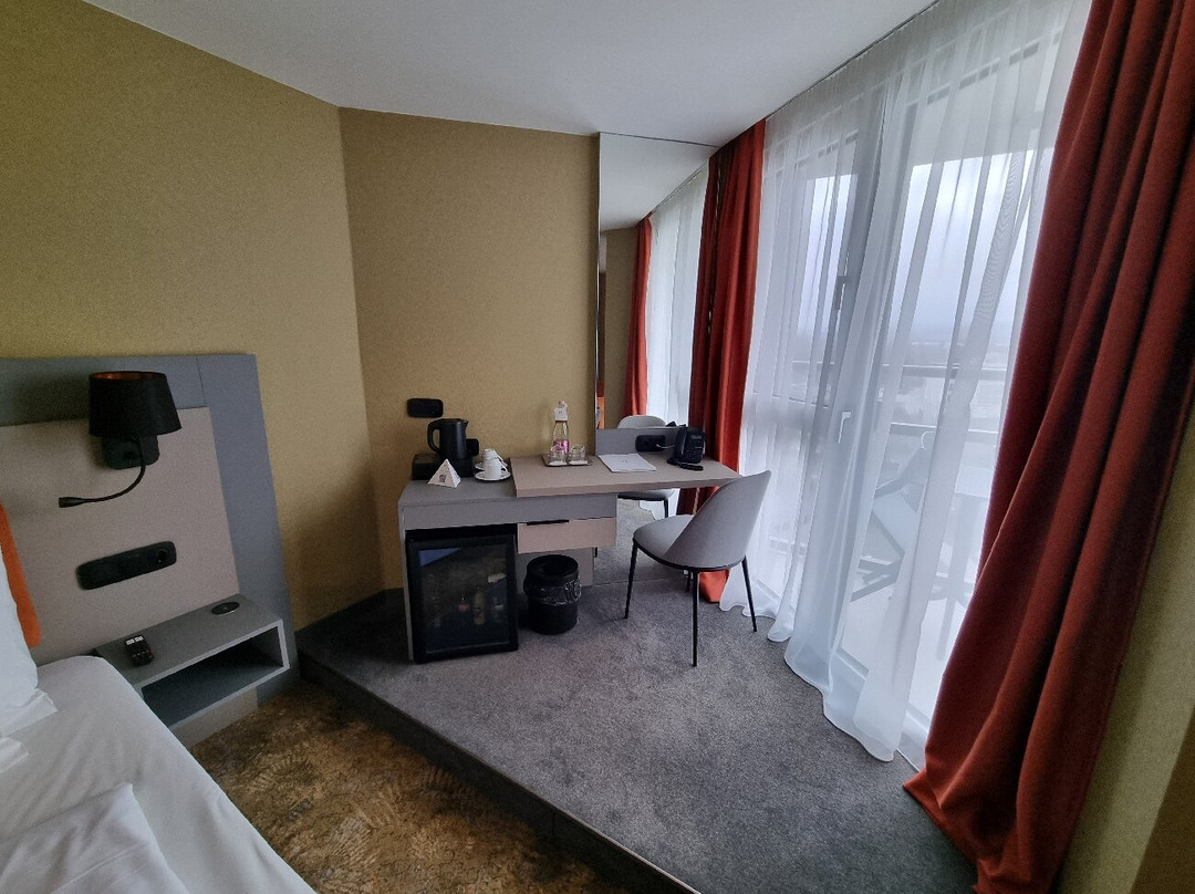 海利肯酒店主图