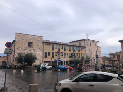 Piazza della Repubblica-Spello必去景点