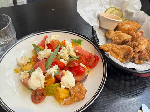 雅拉谷大酒店主图