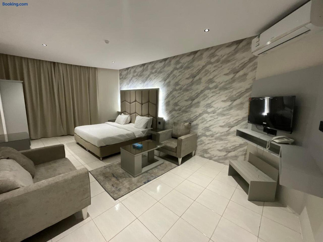 Taj Almilqi Lilshuqaq Almakhduma