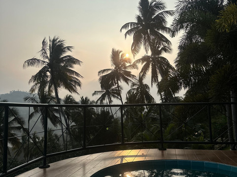 信天翁酒店，康提主图