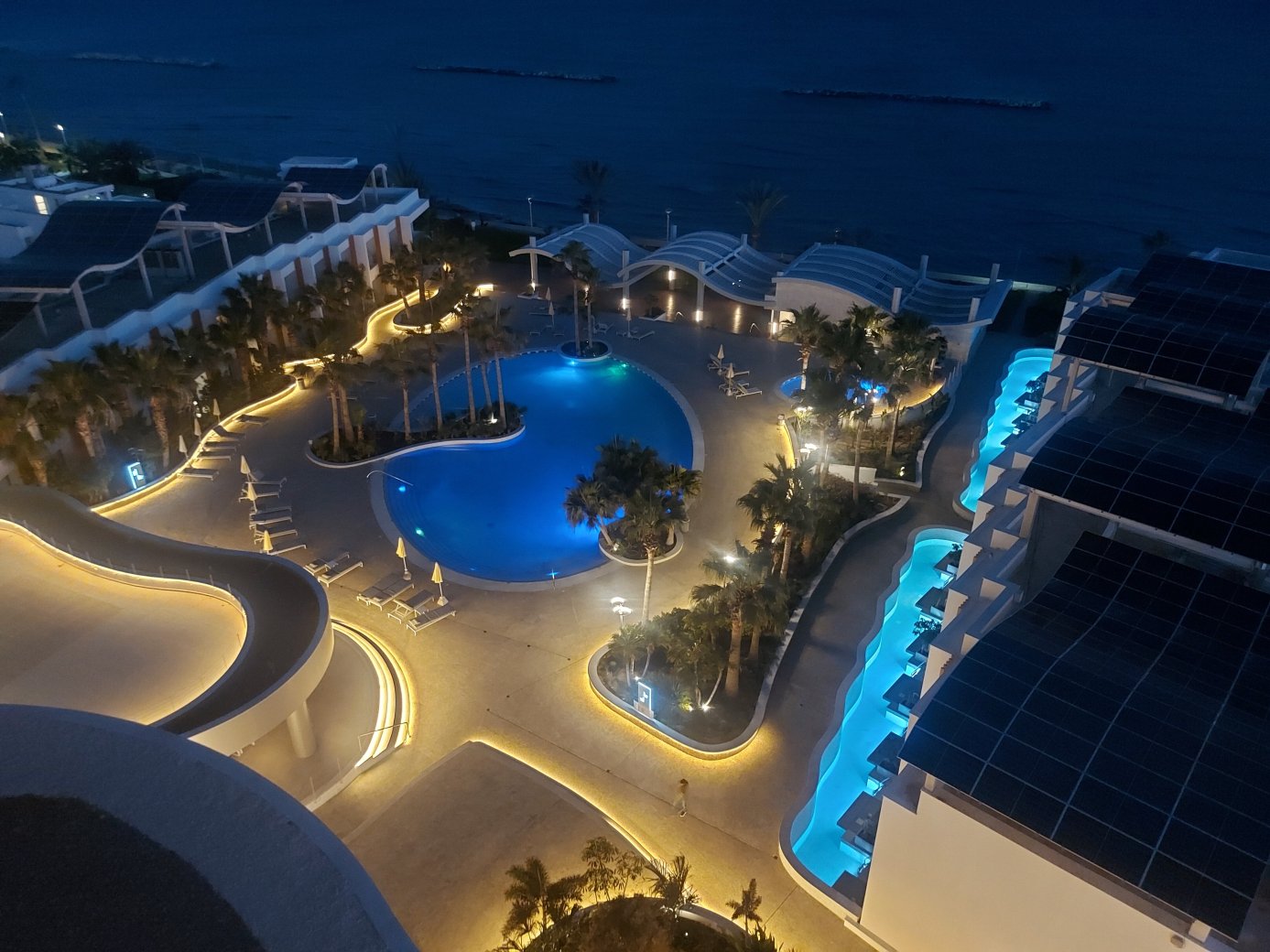 拉纳卡丽笙海滩度假酒店-官方