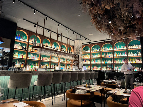 The Dry Gin & Beef Club主图