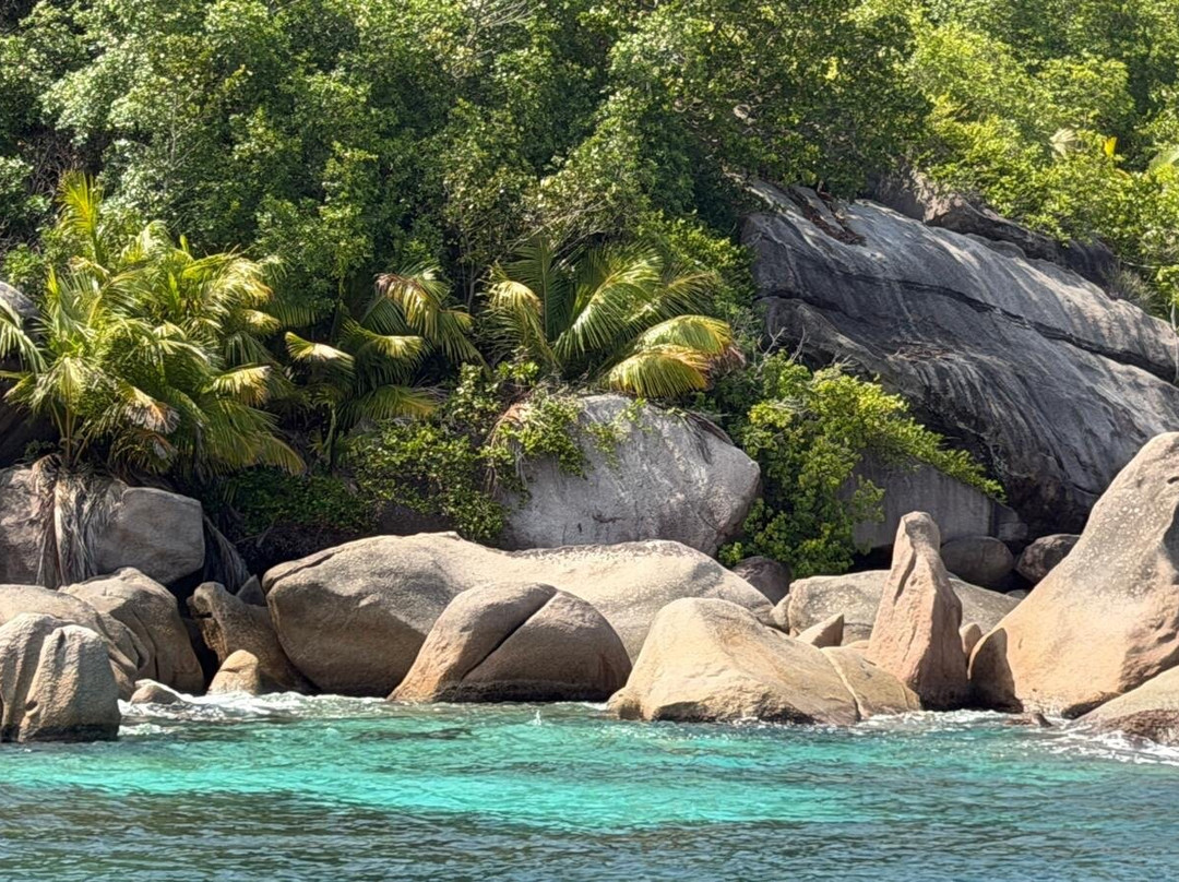 Belle Petra Boatcharter-La Passe必去景点