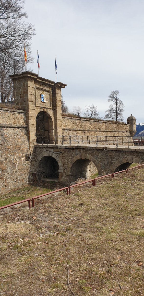 克洛斯塞尔丹酒店-官方