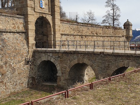 克洛斯塞尔丹酒店主图