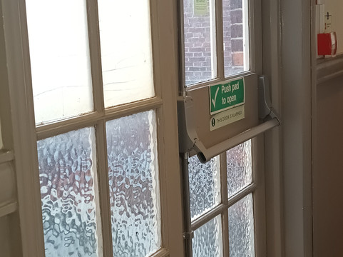 晚安皇家酒店主图