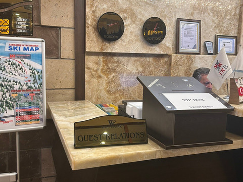 白色公园酒店主图