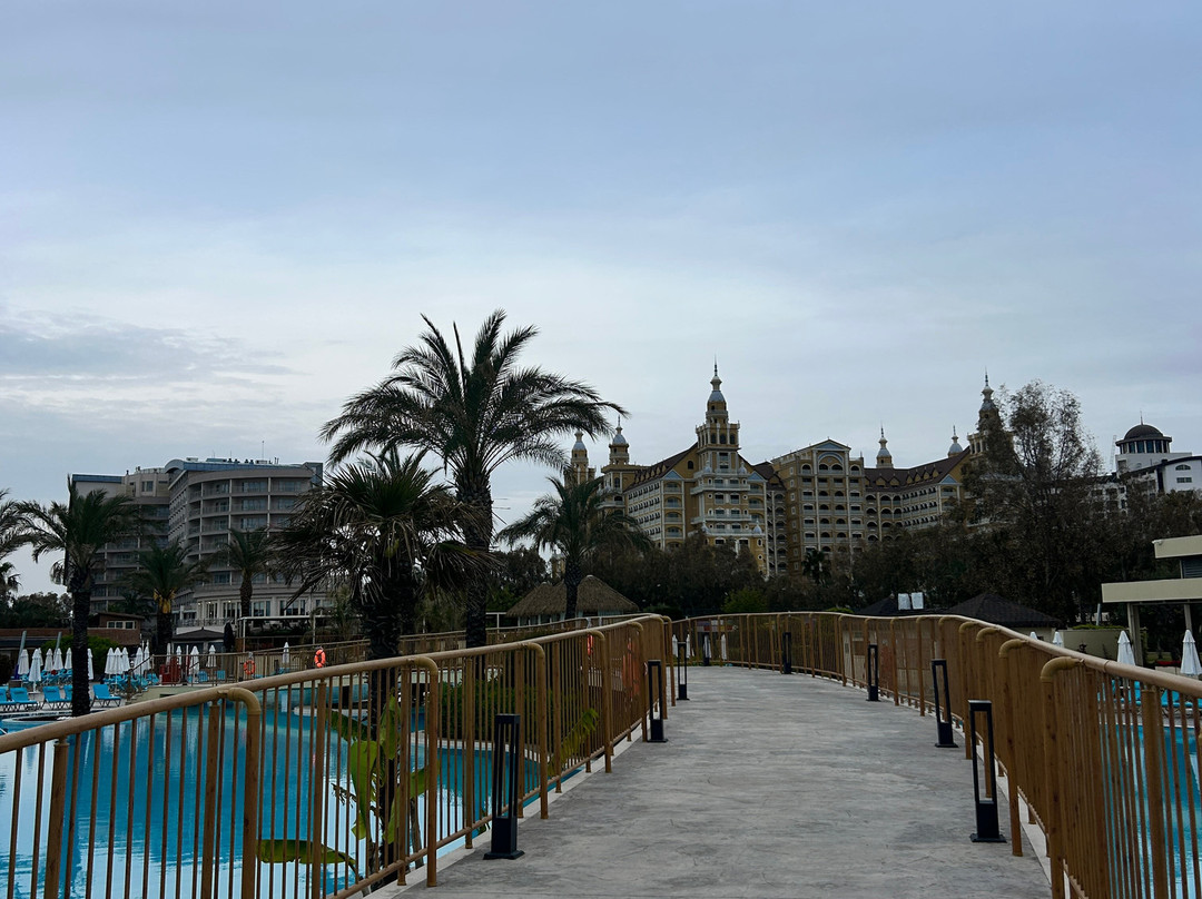 拉若自由酒店主图