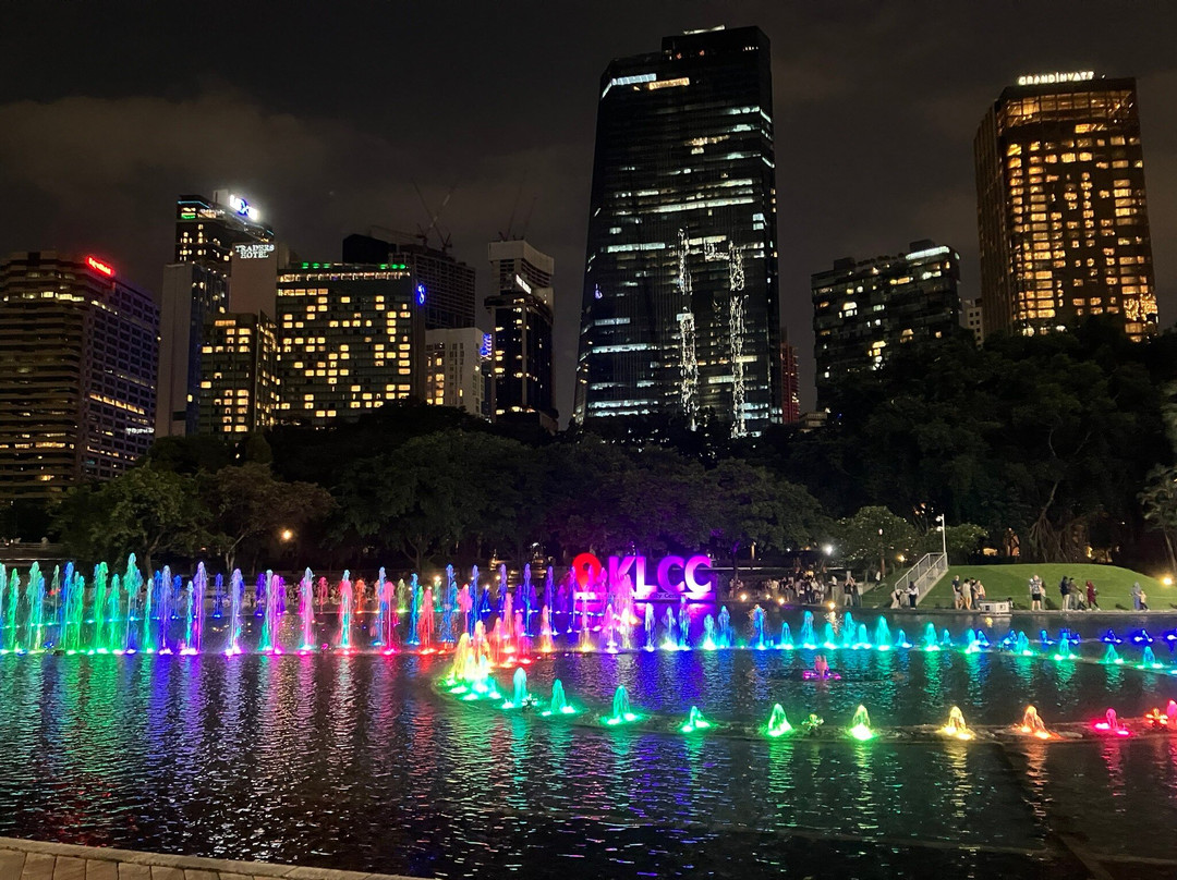 幻彩湖喷泉秀-吉隆坡必去景点