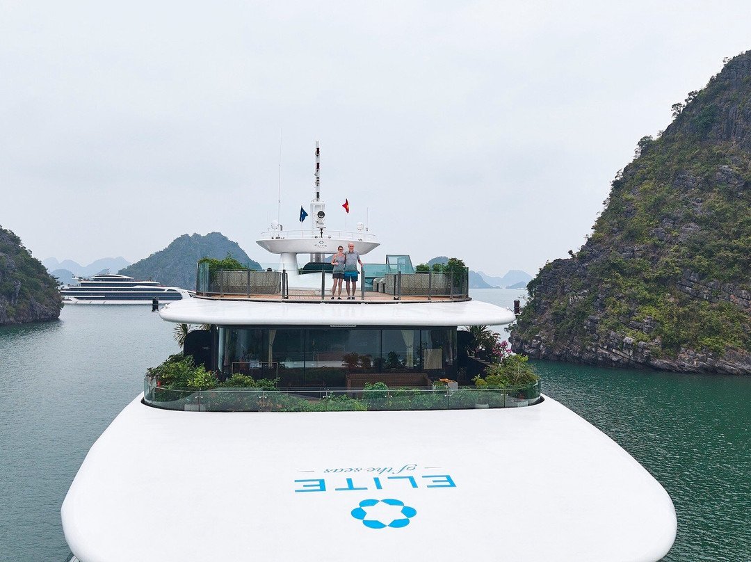 Elite of the Seas-下龙湾必去景点