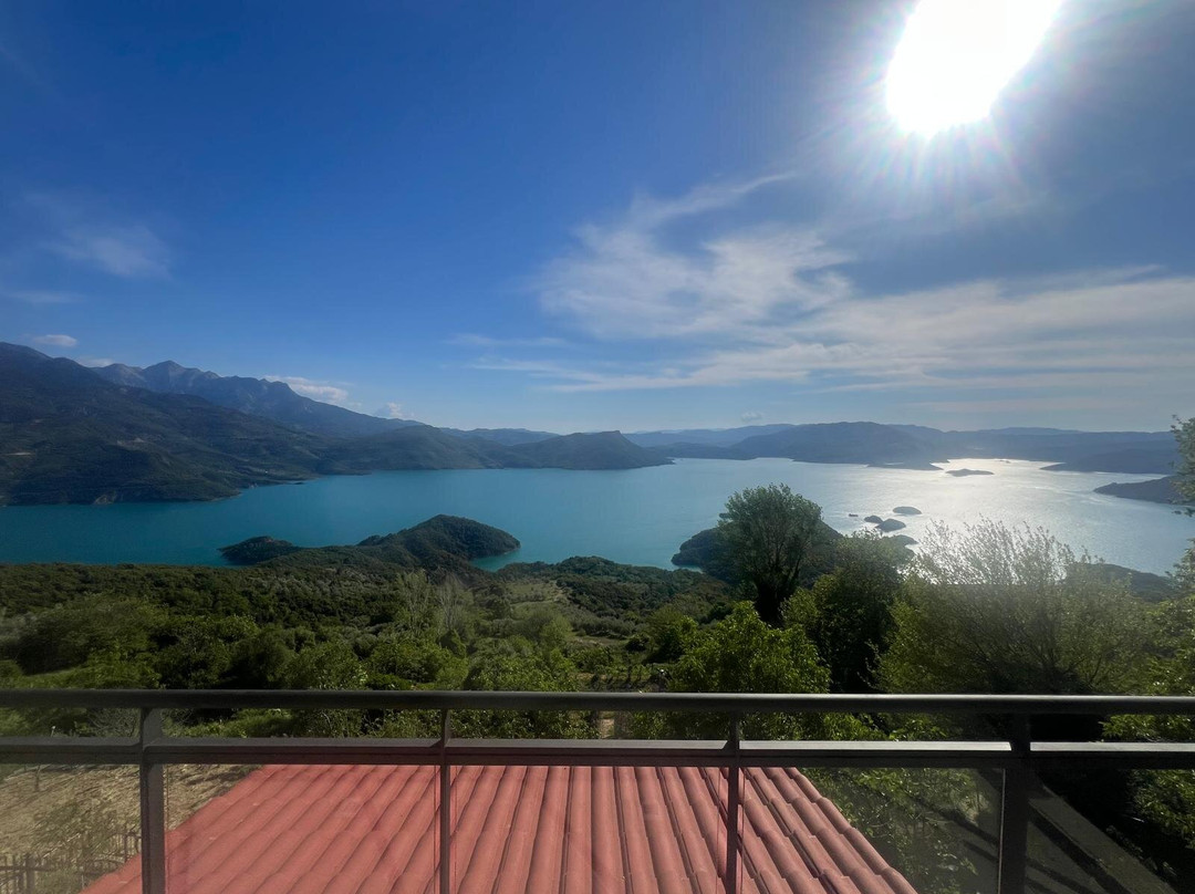 Lake Kremasta Hotel