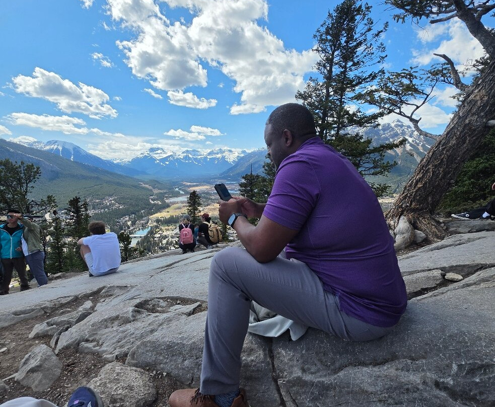 Canadian Rockies Experience-坎莫尔必去景点