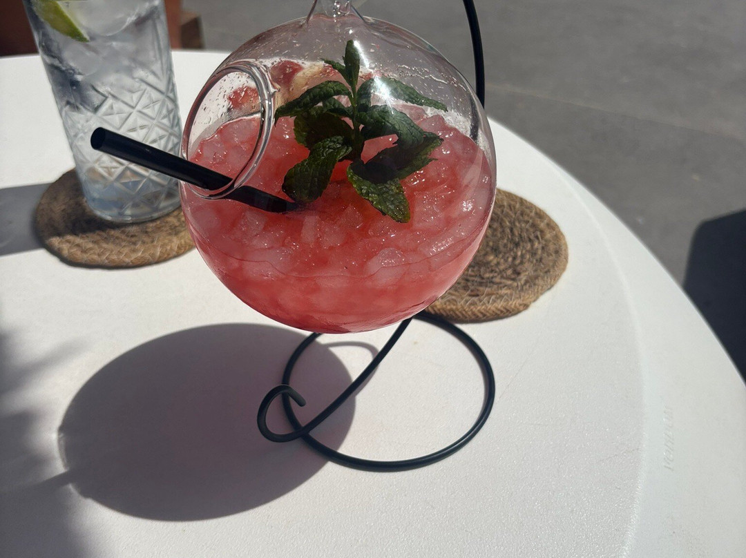 洞穴套房酒店主图