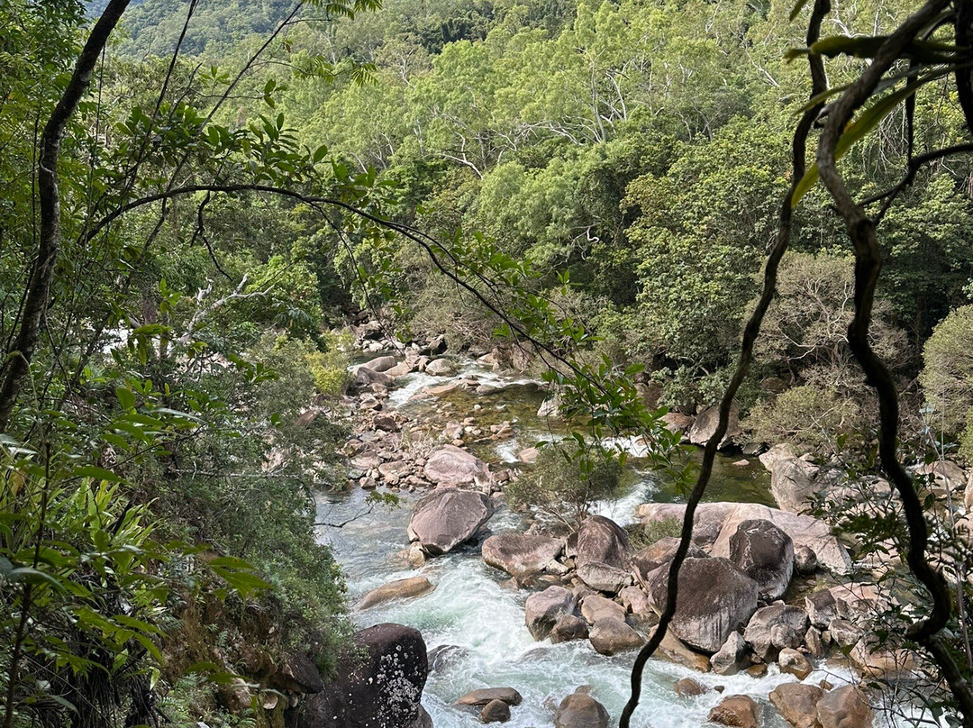 Behana Gorge Waterfall-凯恩斯必去景点