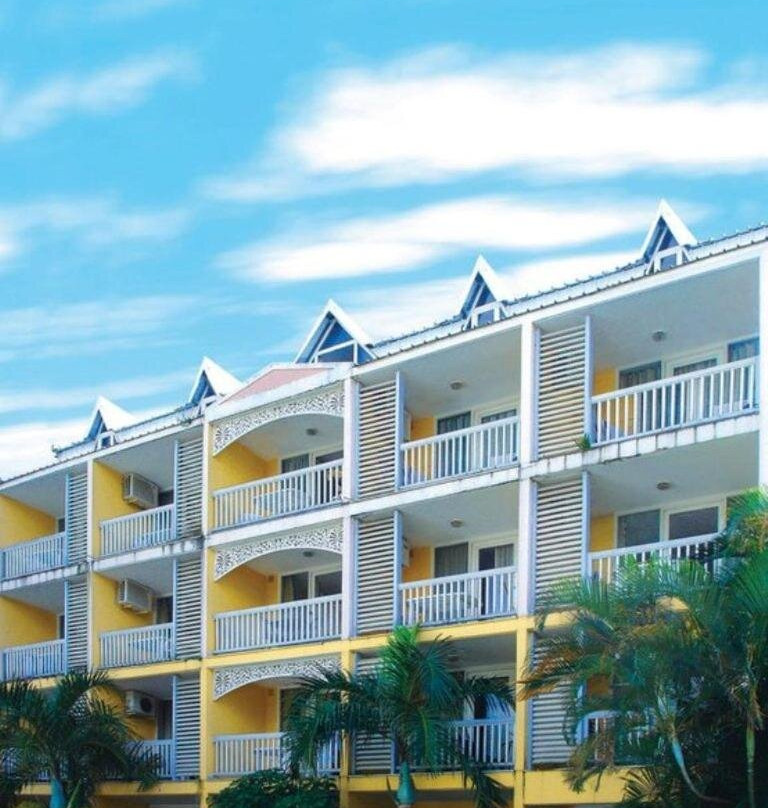 Hotel Les Manguiers Jardin de l'Etat Centre Ville Parking Gratuit Canal Sat
