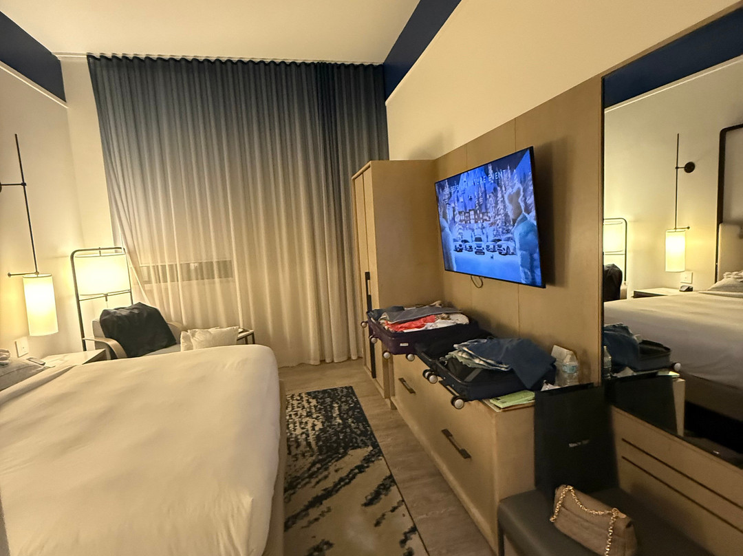 塞雷纳冒险酒店-希尔顿启缤精选酒店主图