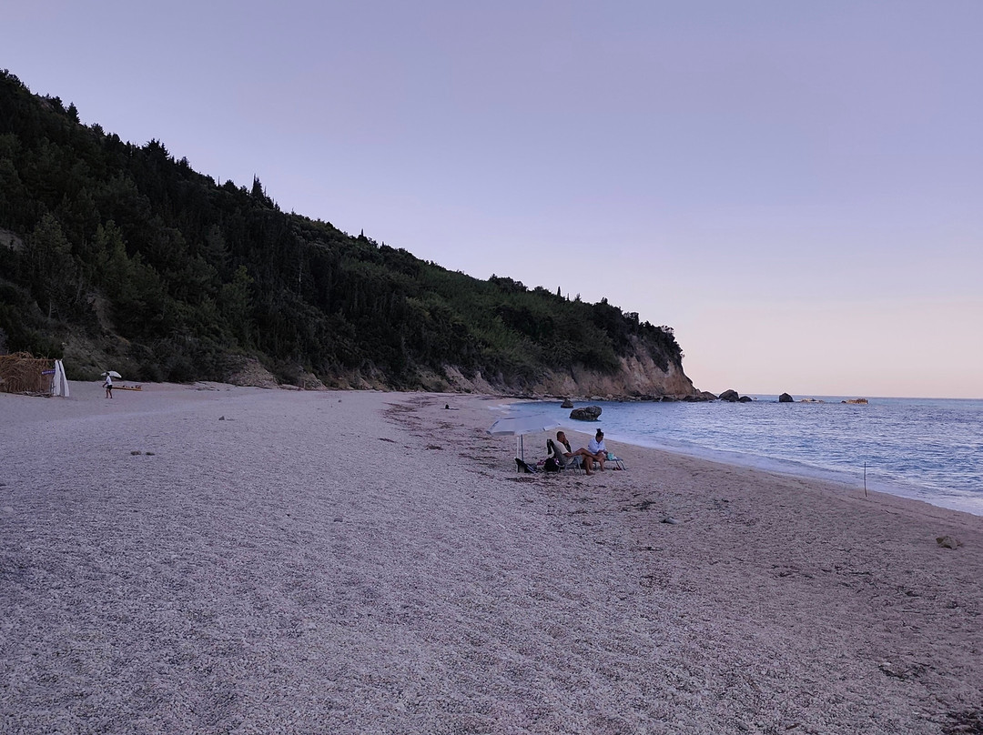 Avali Beach-Kalamitsi必去景点