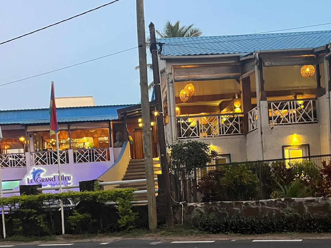 蓝天大酒店主图