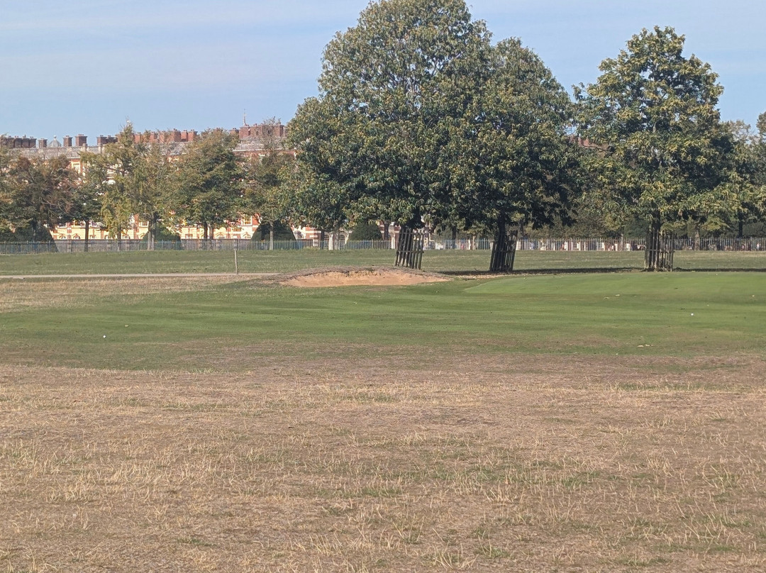Hampton Court Palace Golf Club-泰晤士河畔金斯敦必去景点