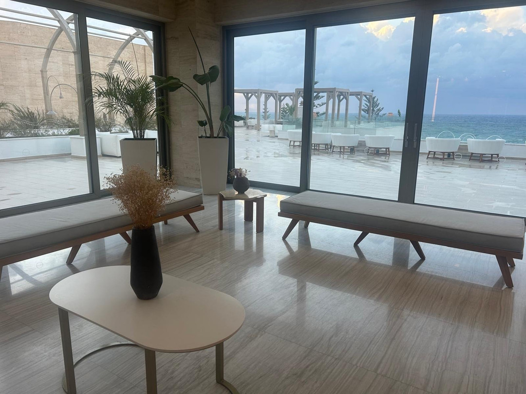 蓝色皇家酒店-豪华海滩度假村主图