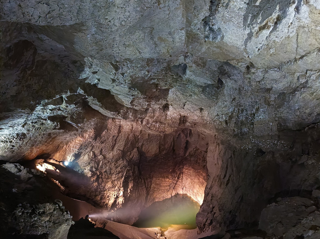 New Athos Cave-New Athos必去景点