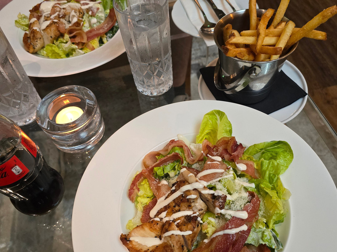 Ellie's