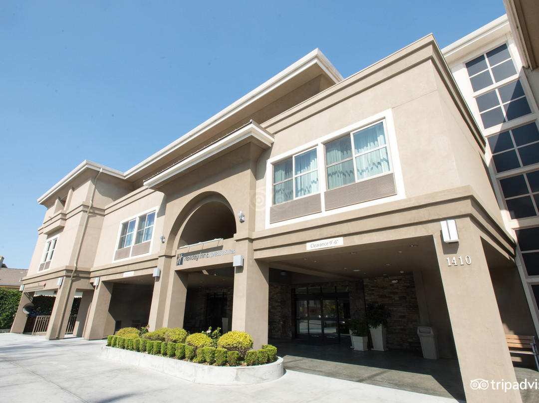 Holiday Inn Express & Suites Santa Cruz by IHG