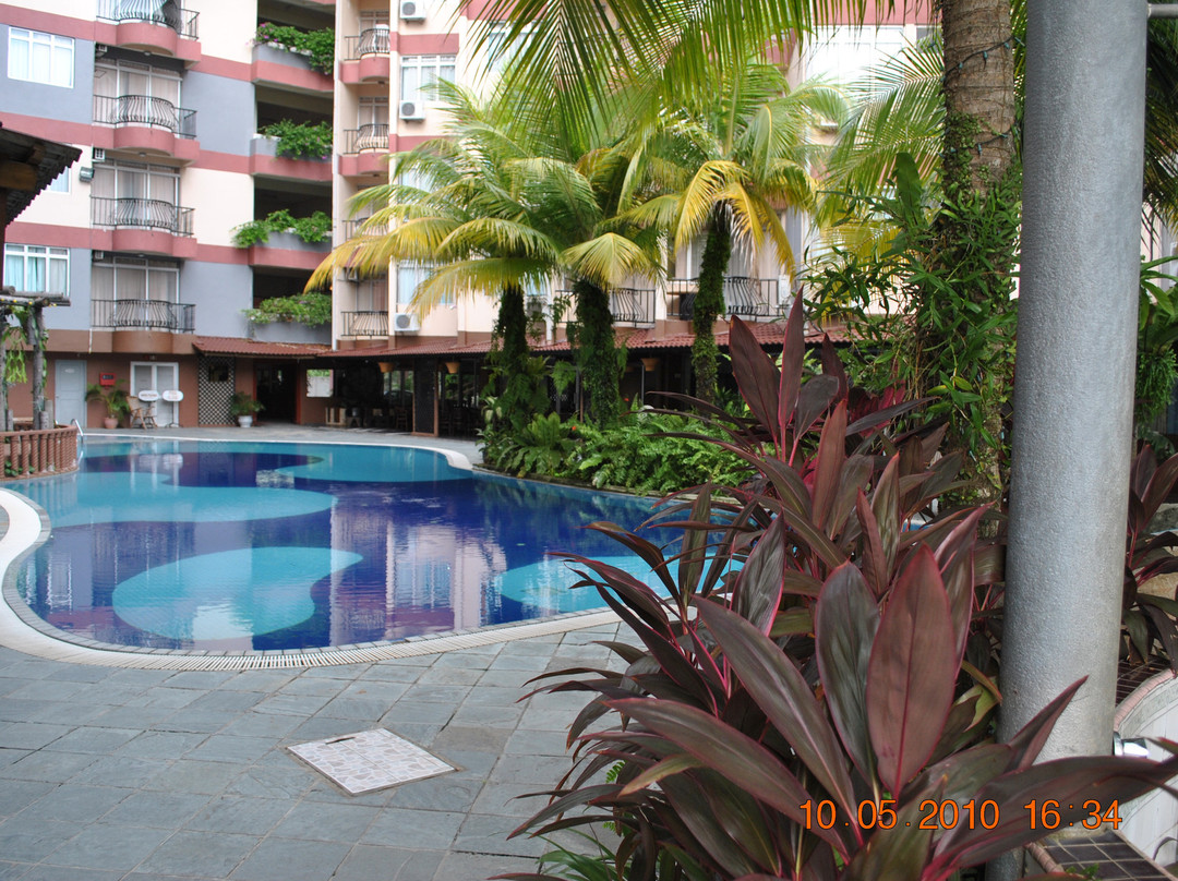 Golden Straits Villas Beach Resort