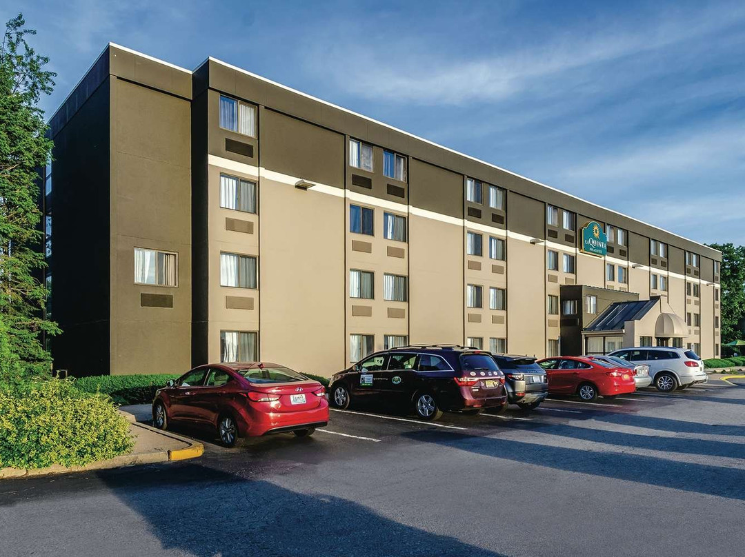 La Quinta Inn & Suites by Wyndham Warwick Providence Airport主图