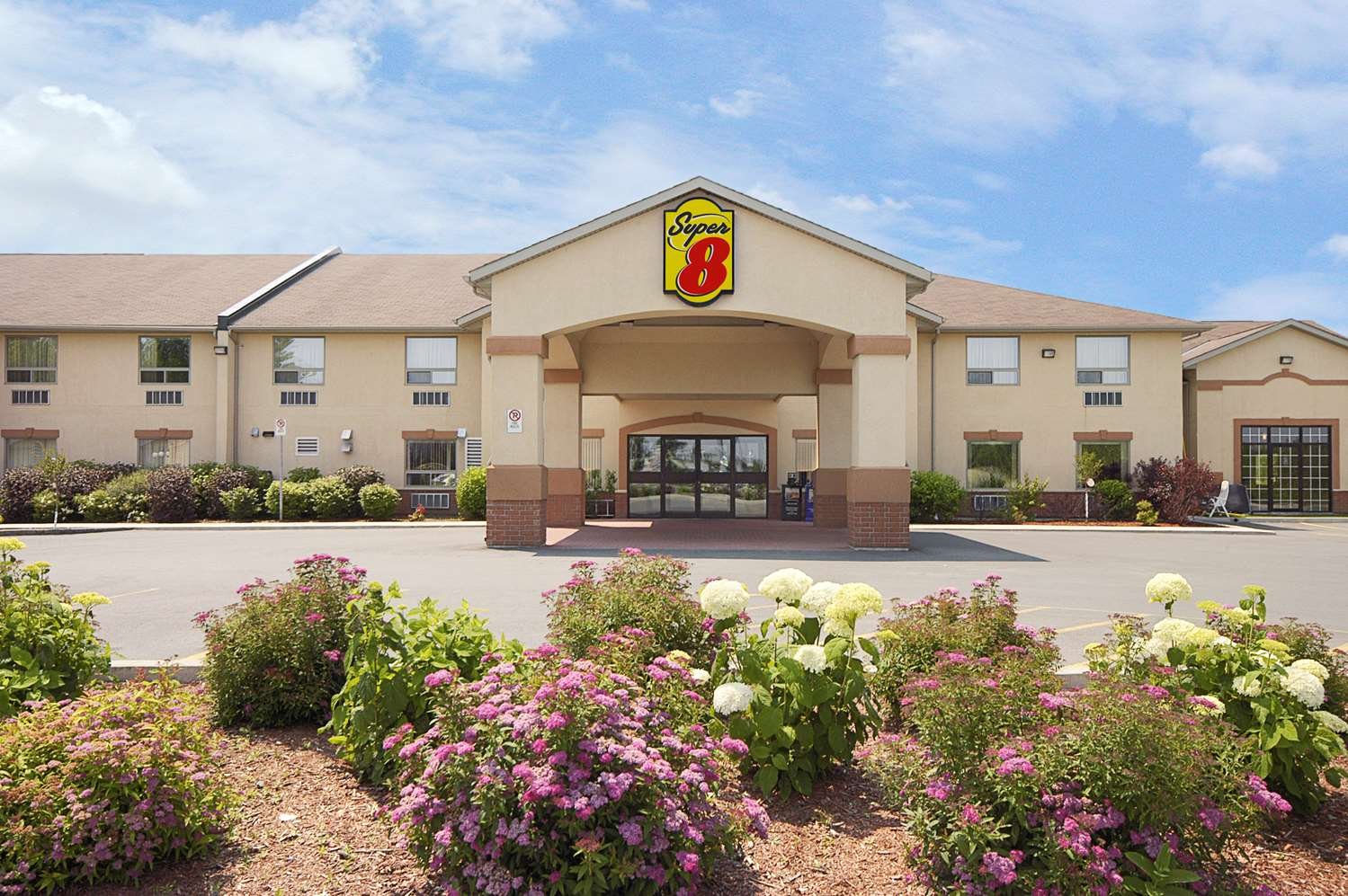 Super 8 by Wyndham Cornwall ON-官方
