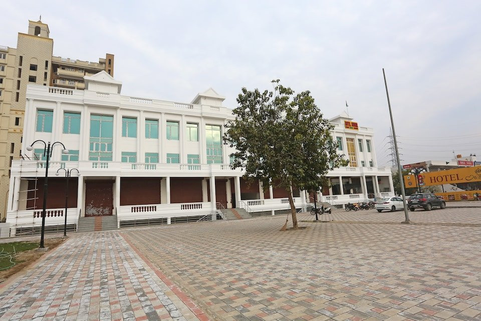 OYO 28442 Hotel Sudhir