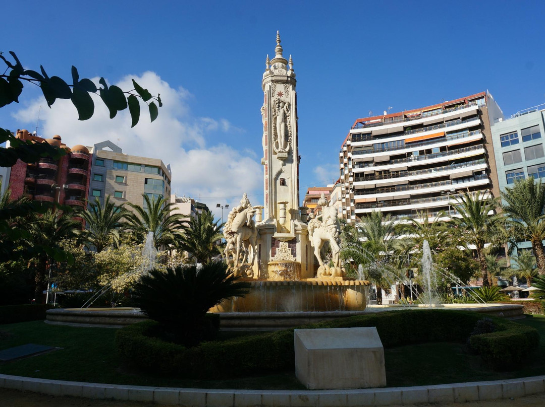 Plaza de Los Luceros景点图片