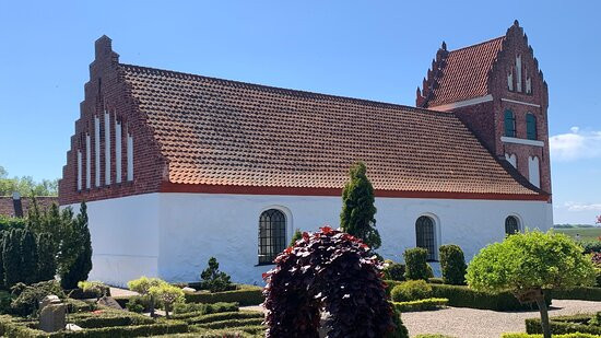 Helnaes Kirke-Ebberup必去景点