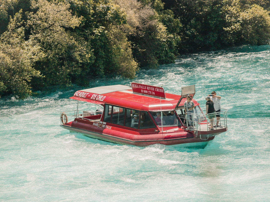 Huka Falls River Cruise景点图片