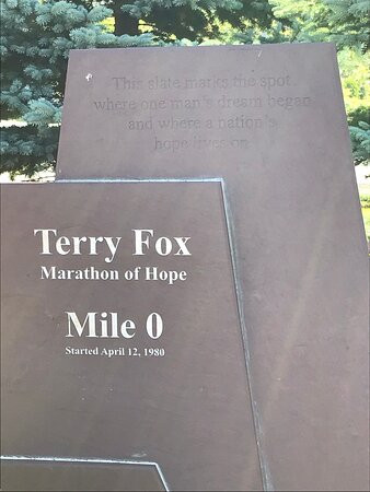 Terry Fox Monument景点图片