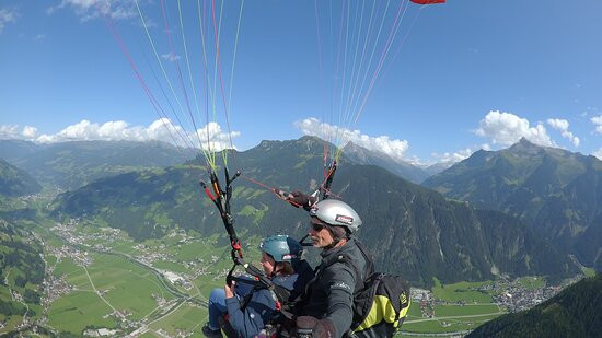 Stocky Air Paragliding景点图片