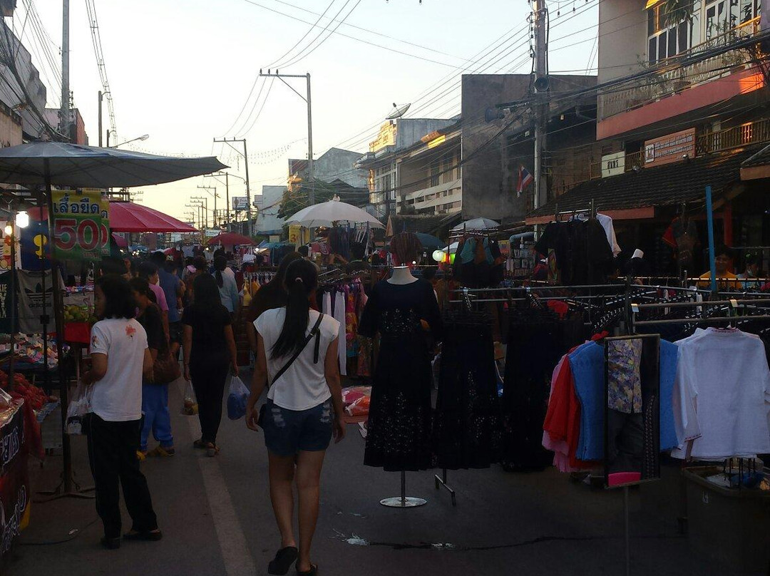 San kamphang Saturday walking street market景点图片