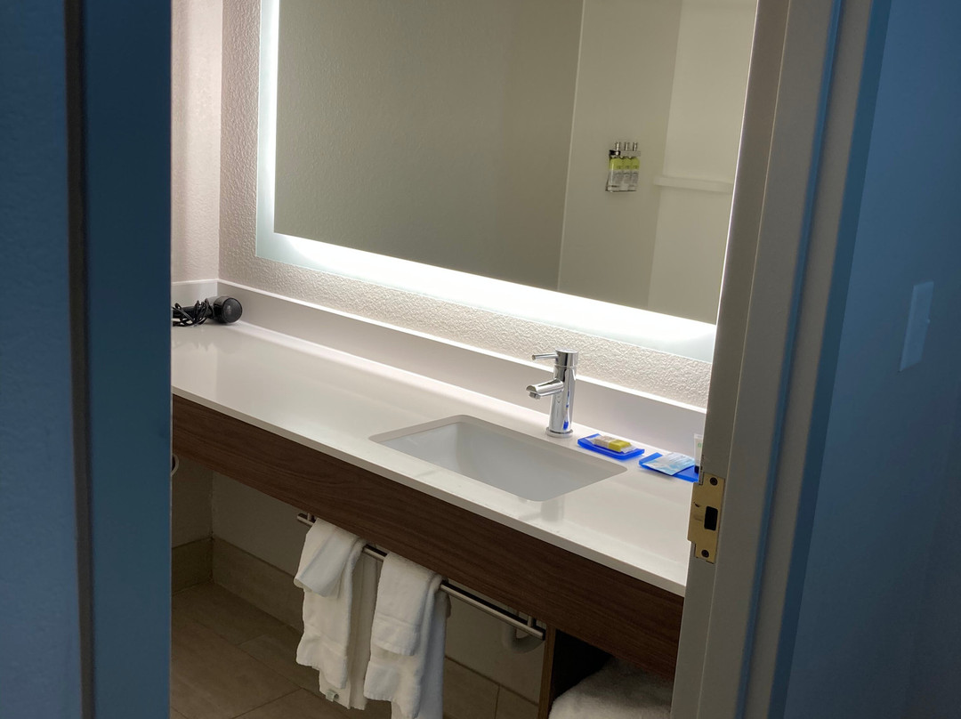 Holiday Inn Express & Suites Byron by IHG主图