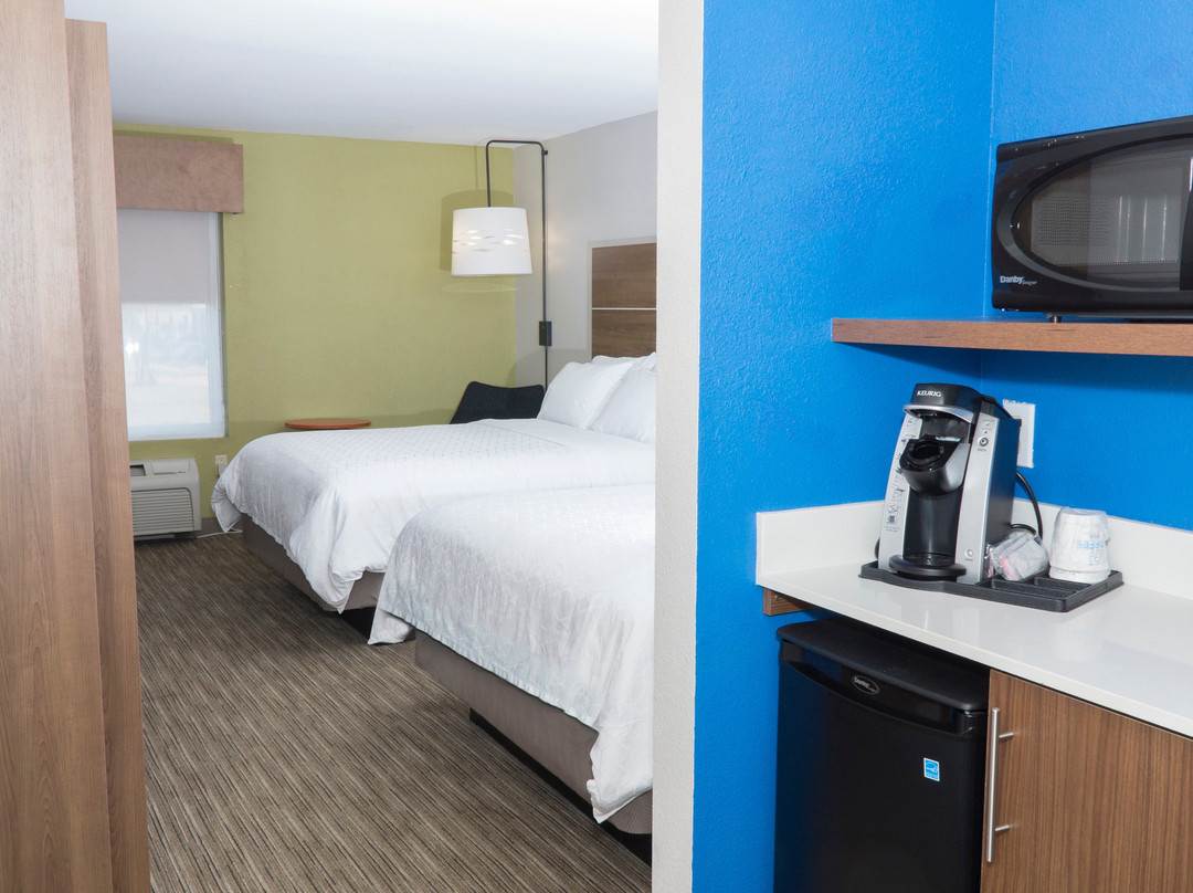 Holiday Inn Express & Suites Madison By IHG主图