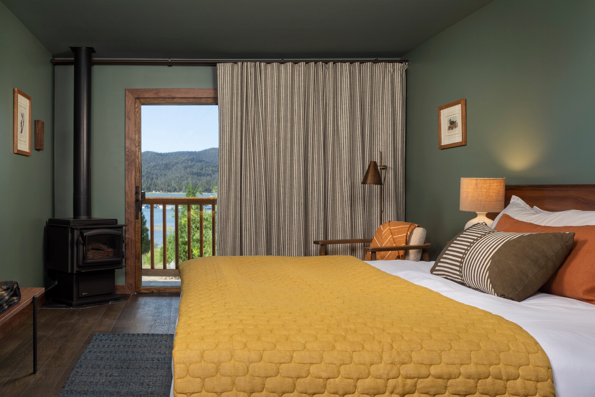 马里纳度假村-客卧