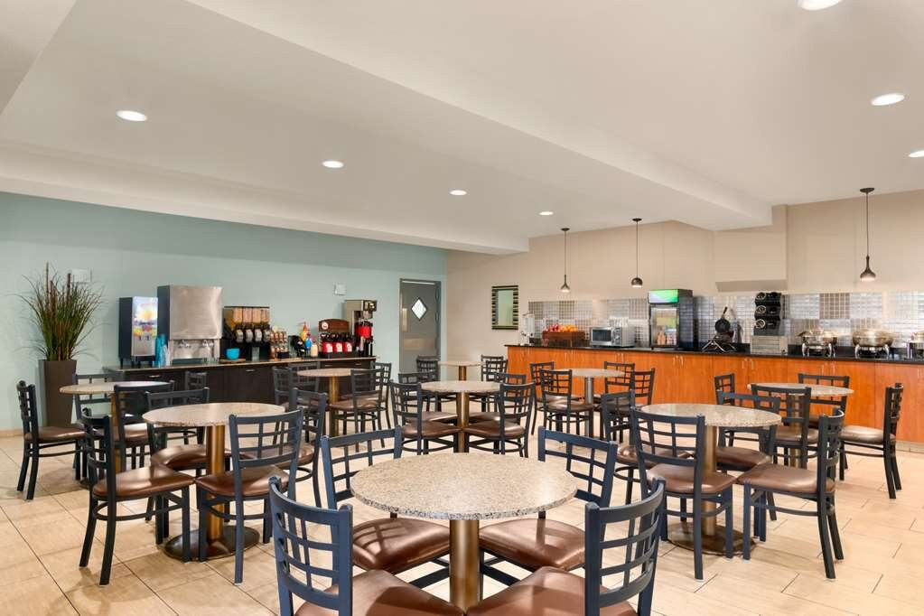 Best Western Plus Peppertree Airport Inn主图