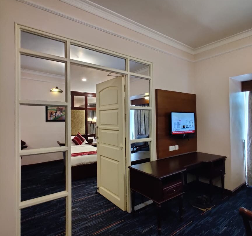 Holiday Hotel主图