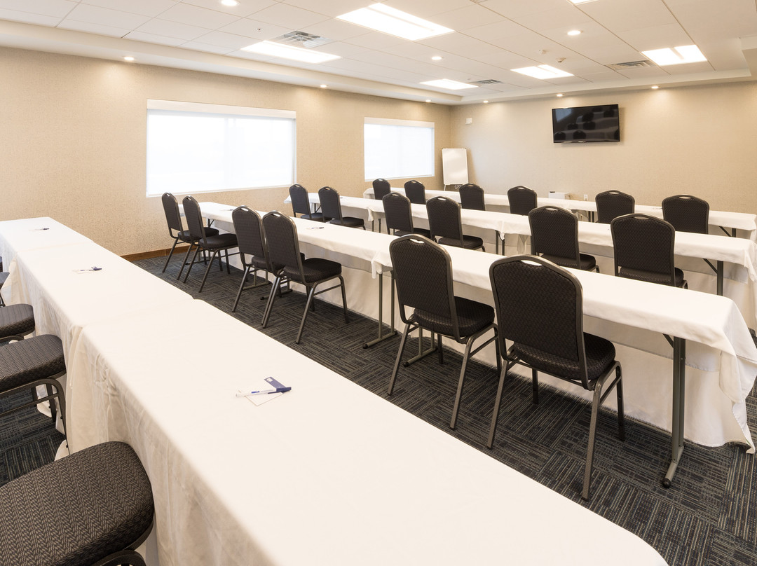 Holiday Inn Express & Suites Auburn By IHG主图